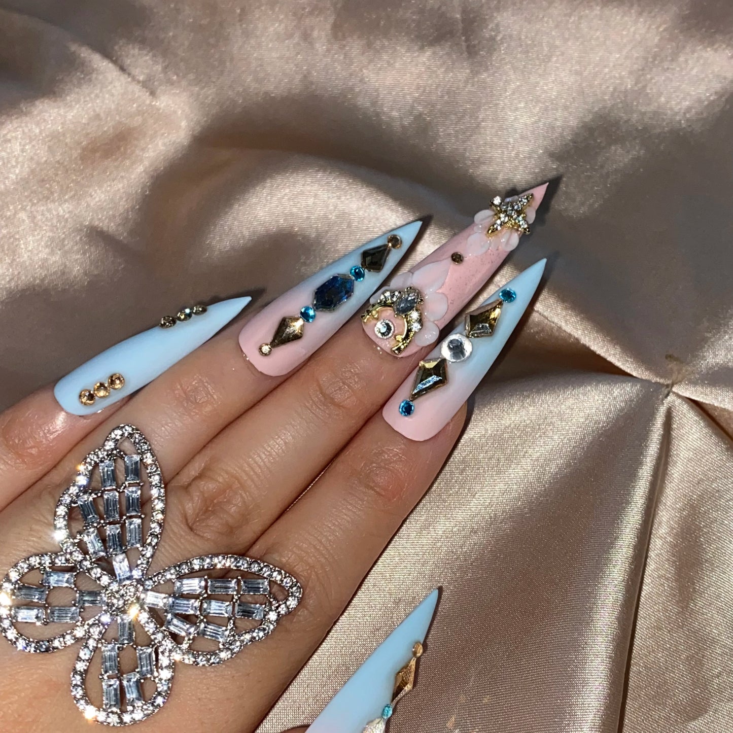 Pretty Villian Handmande sets