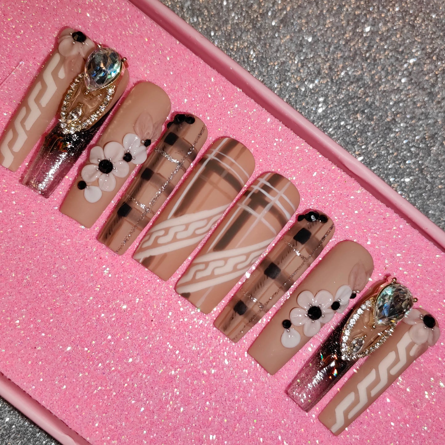 Pretty Villian Handmande sets