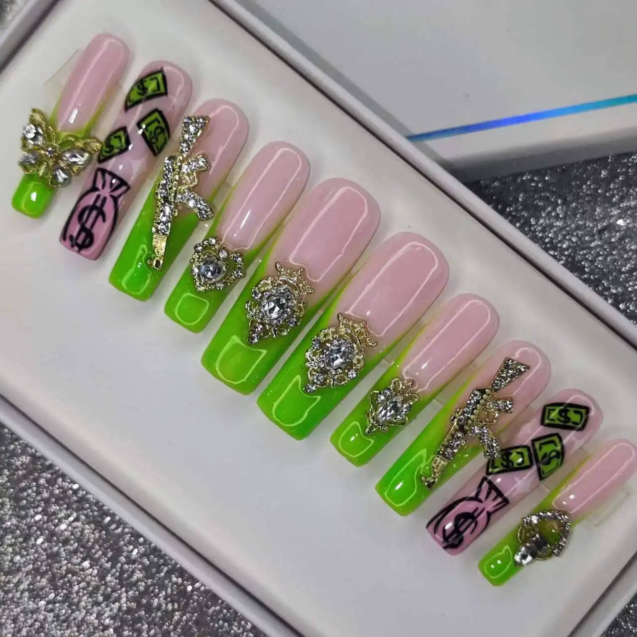 Pretty Villian Handmande sets